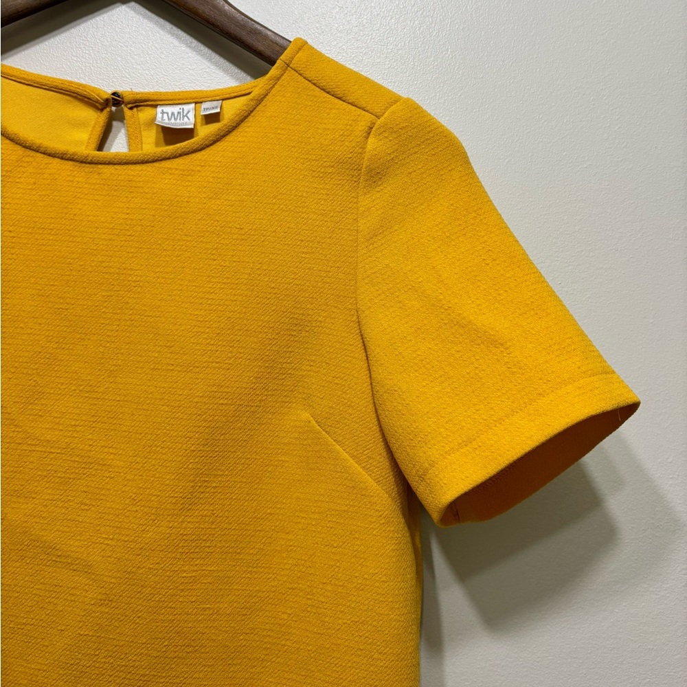 ✨$8 CLEAR-OUT✨ Twik Simons Scallop Hem Short Sleeve Crop Top Shirt Yellow - Picture 2 of 7